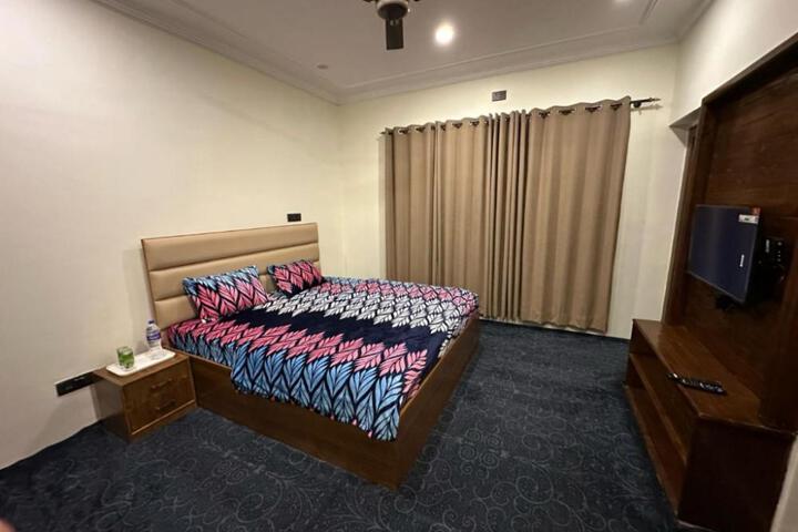 Goroomgo Taha Inn Home Comfort Srinagar