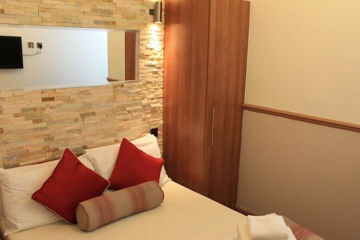 Room 3 of 44