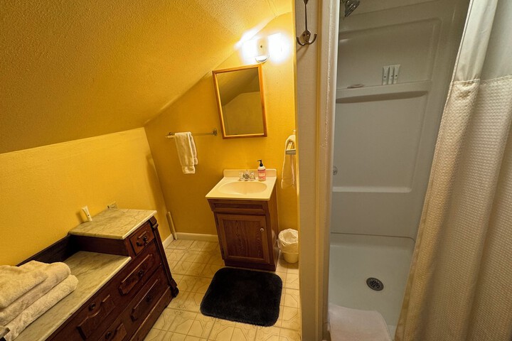 Room 32 of 53