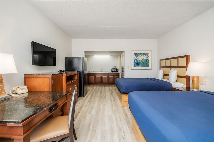 Studio 2 Queen Beds Kitchenette (10 of 18)