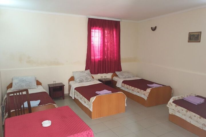 Room 9 of 11