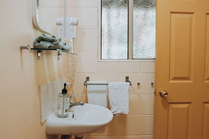 Room 115 of 442