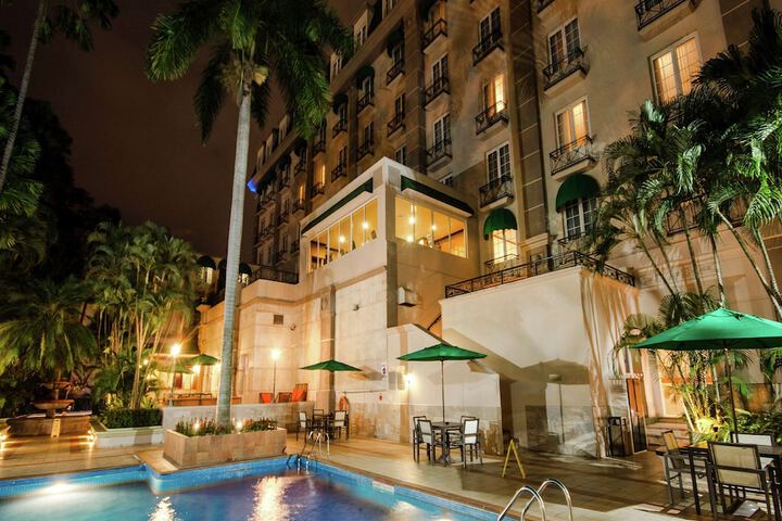 Hotel Pool