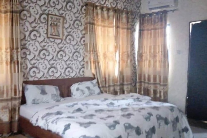 Room 6 of 14
