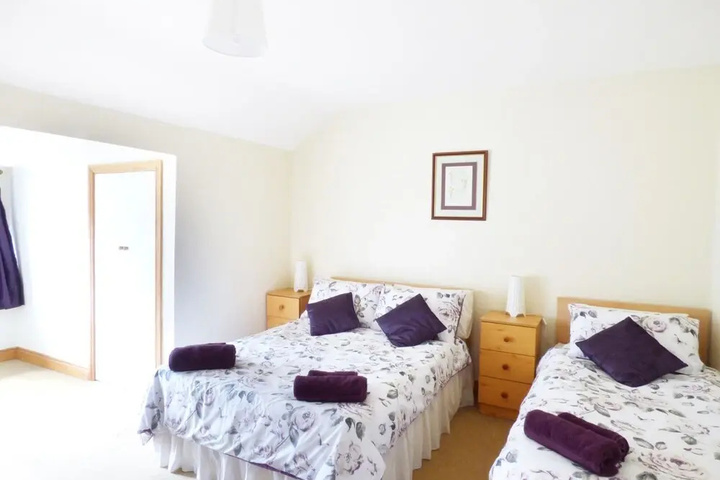 Room 2 of 6