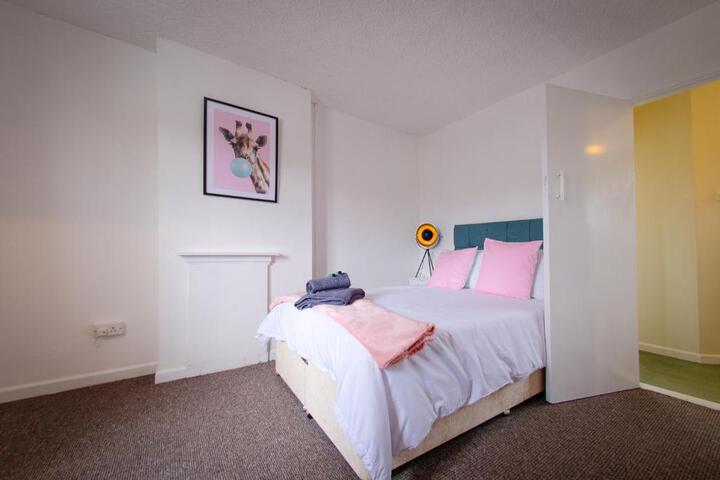 Room 4 of 11