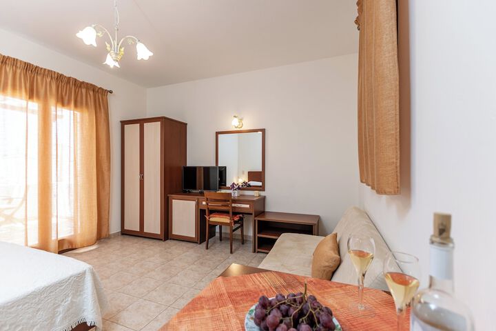 Room 13 of 90