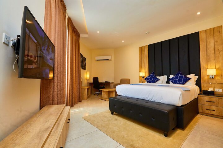 Room 4 of 41