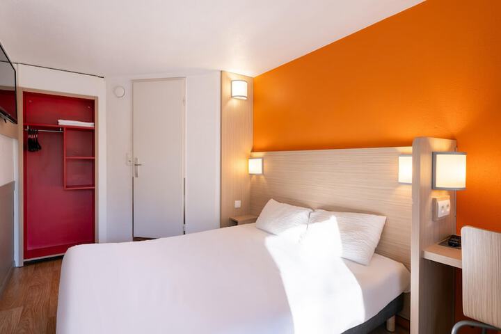 Room 19 of 77