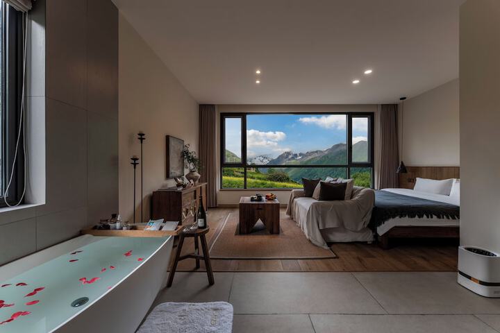 Room 43 of 82