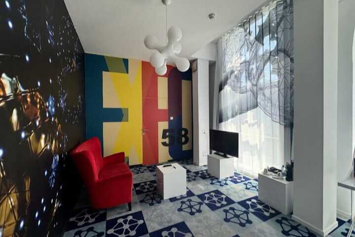 Room 33 of 76