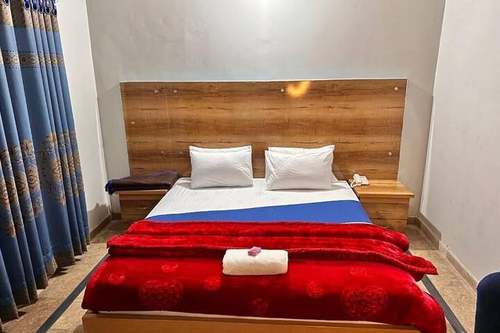 Room 5 of 11