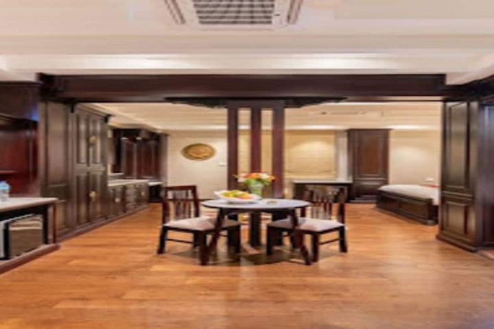 Room 7 of 11