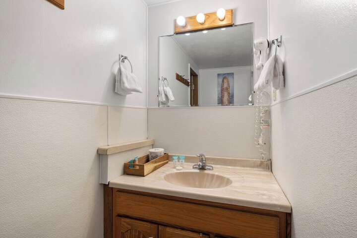 Room 103 of 128