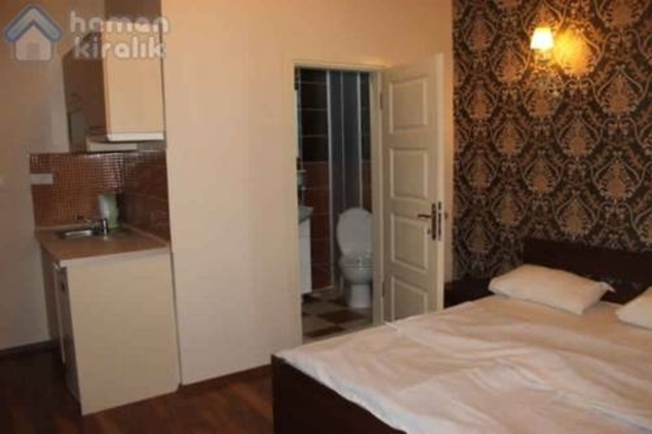 Room 4 of 9