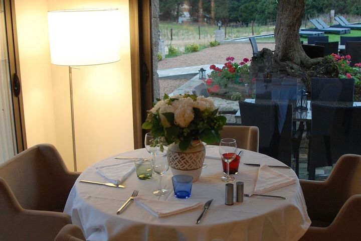 Dining 46 of 58