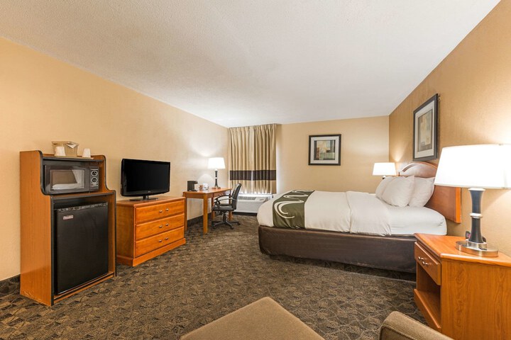 1 King Bed (13 of 19)