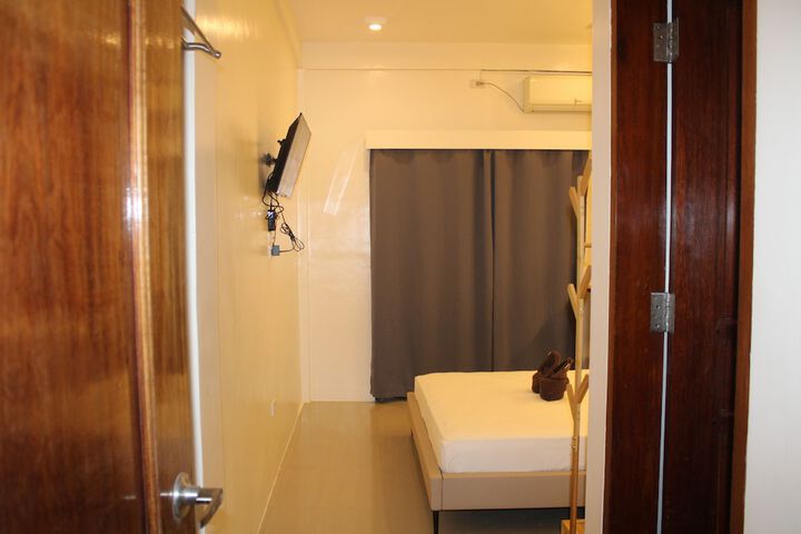 Room 11 of 83
