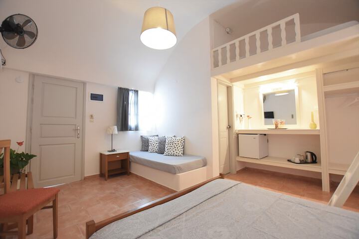 Room 28 of 53