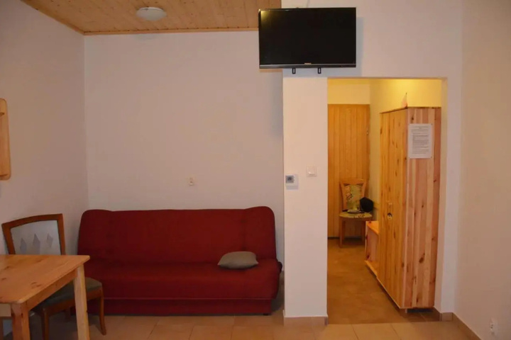 Room 4 of 12