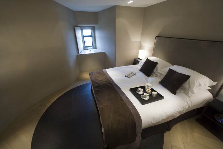 Room 11 of 30