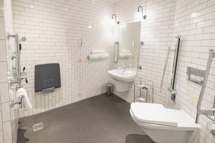 Room 103 of 217