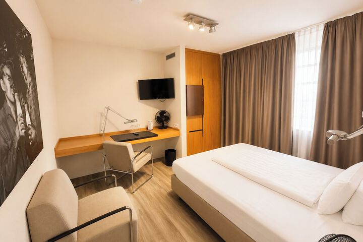 Room 12 of 18