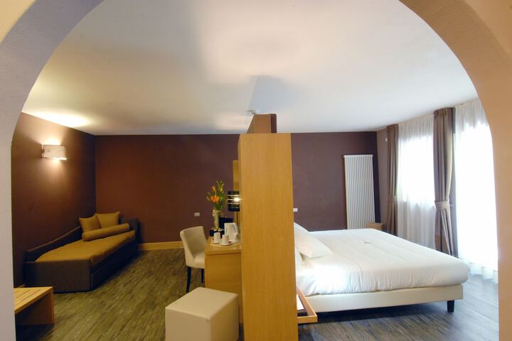 Room 12 of 70