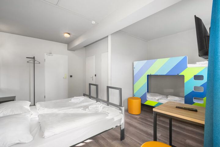 Room 18 of 83