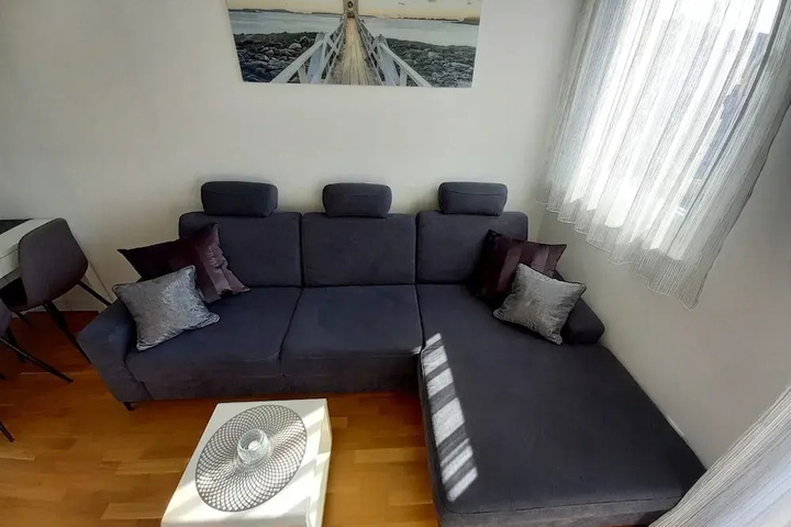 Room 3 of 20