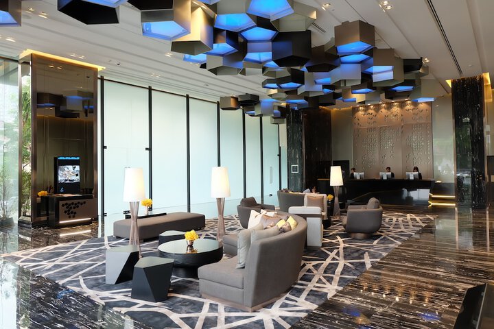 Entrance & Lobby