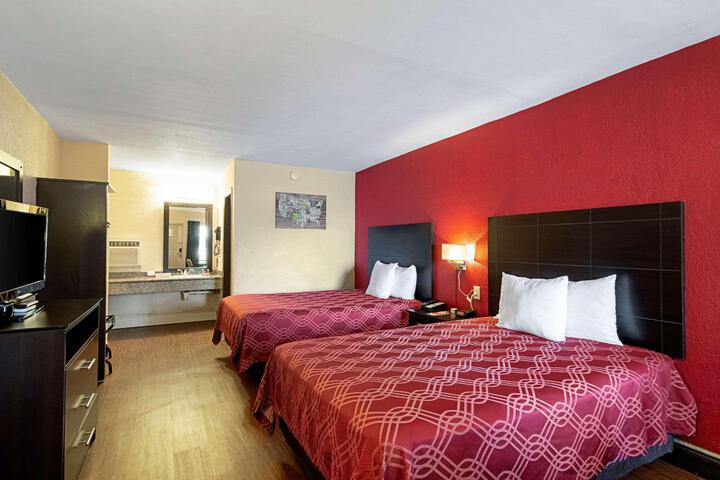 2 Double Beds (1 of 11)