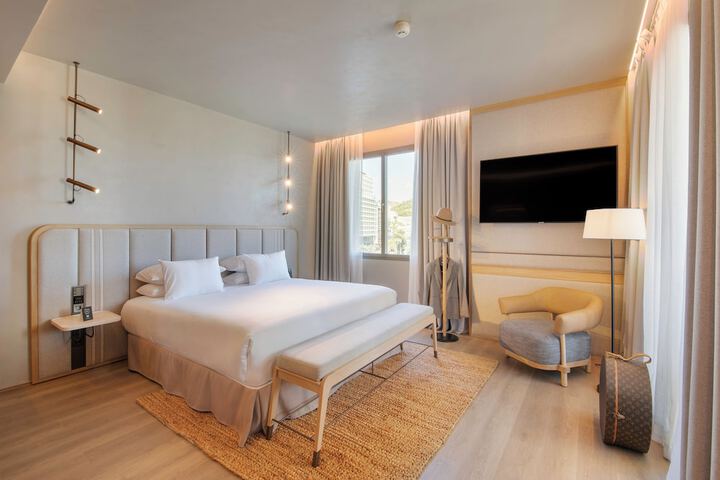 Room 35 of 114