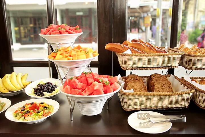 Breakfast/Coffee Service 74 of 102