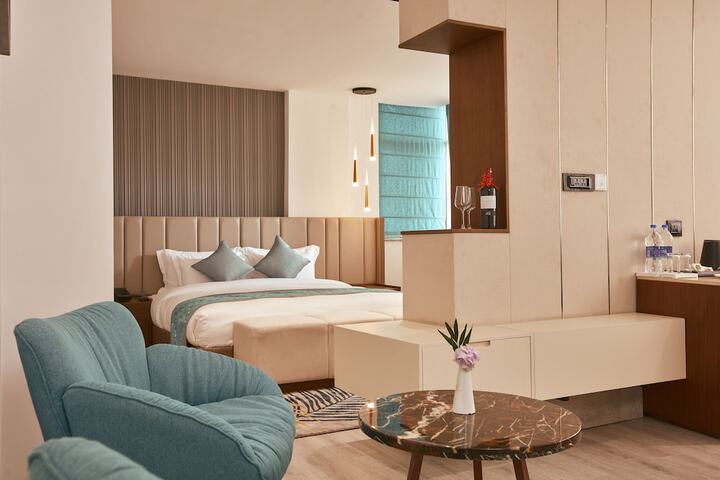 Room 11 of 28