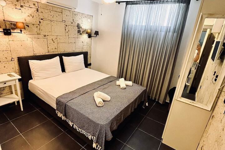 Room 8 of 30