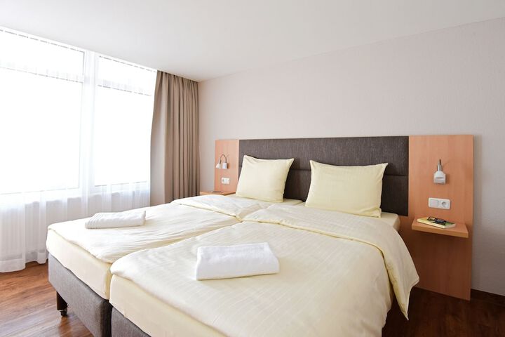 Room 15 of 156