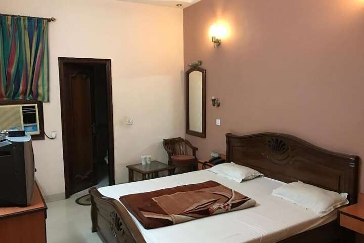 Room 18 of 25