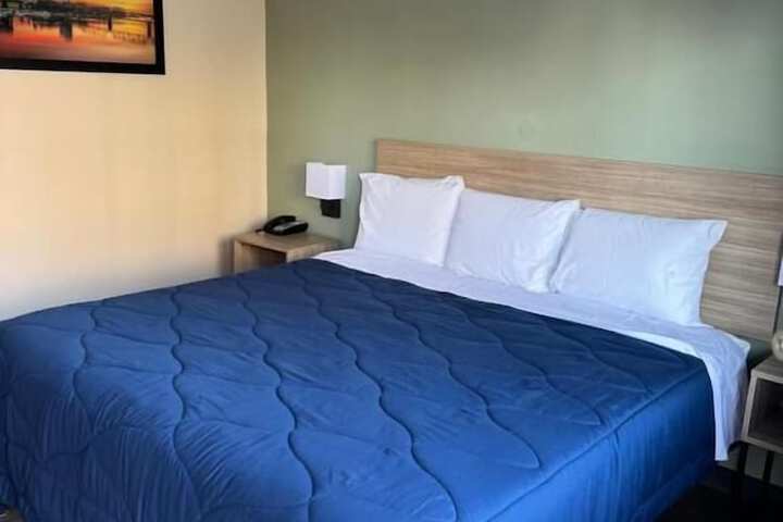 Room 6 of 12
