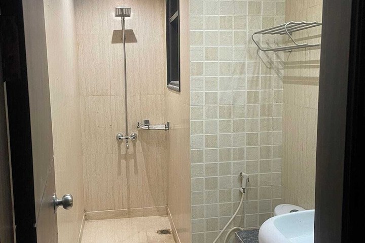 Room 12 of 16