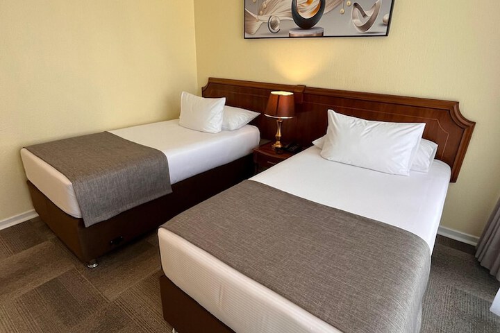 Room 10 of 46