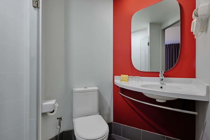 Room 11 of 65