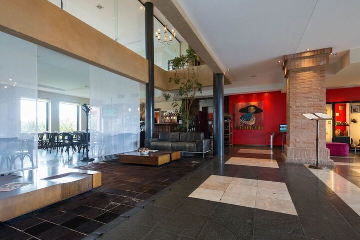 Entrance & Lobby