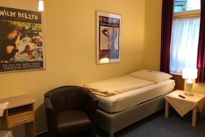 Room 12 of 28