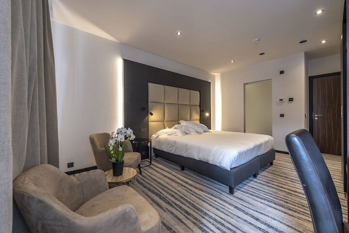 Room 10 of 39