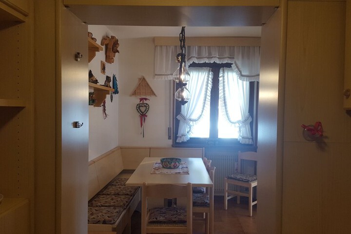 Room 4 of 15
