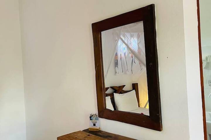 Room 28 of 103