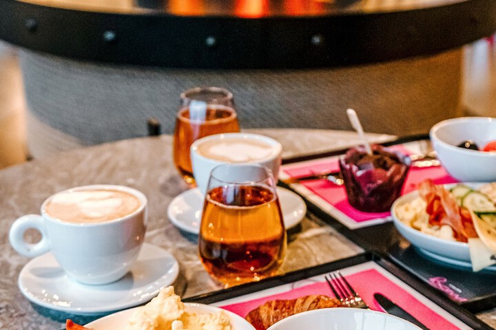 Breakfast/Coffee Service 51 of 94