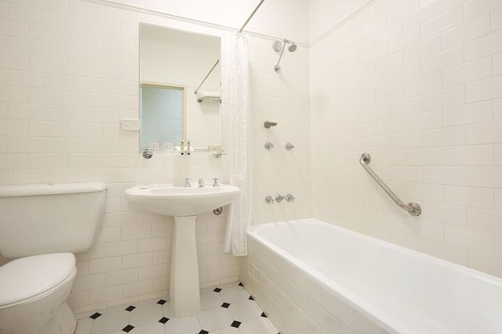 Room 12 of 22