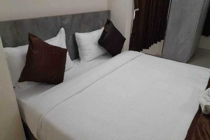 Room 6 of 43